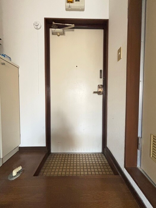 物件内観写真15　(玄関)