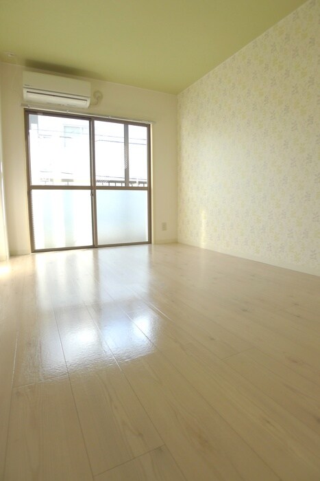 物件内観写真8　(室内からの展望)