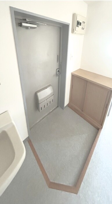 物件内観写真7　(玄関)