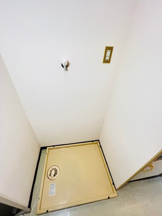 物件内観写真17　(洗濯機置場)