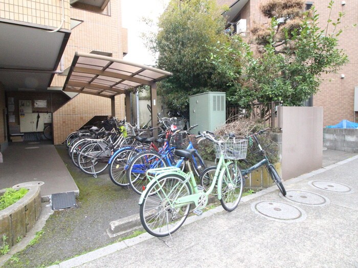 物件外観写真3　(駐輪場)