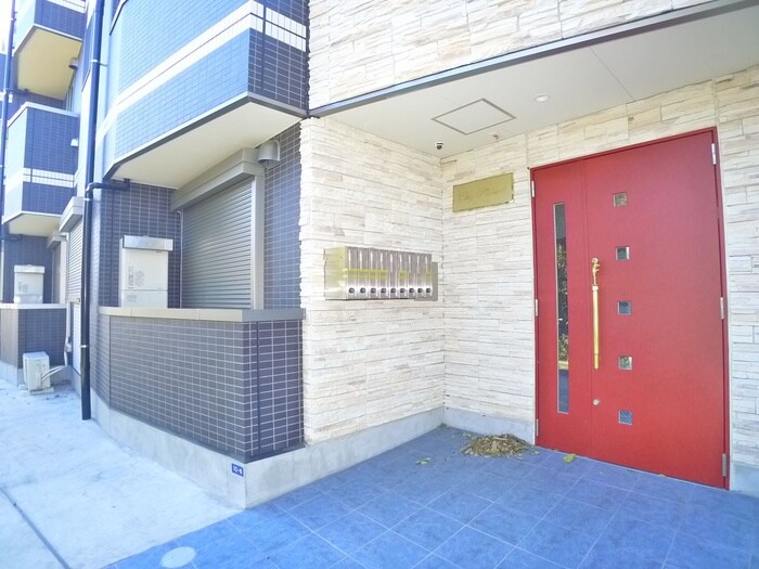 物件外観写真4　(エントランス部分)