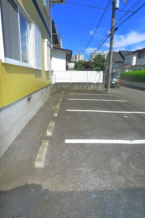 物件外観写真3　(駐車場)