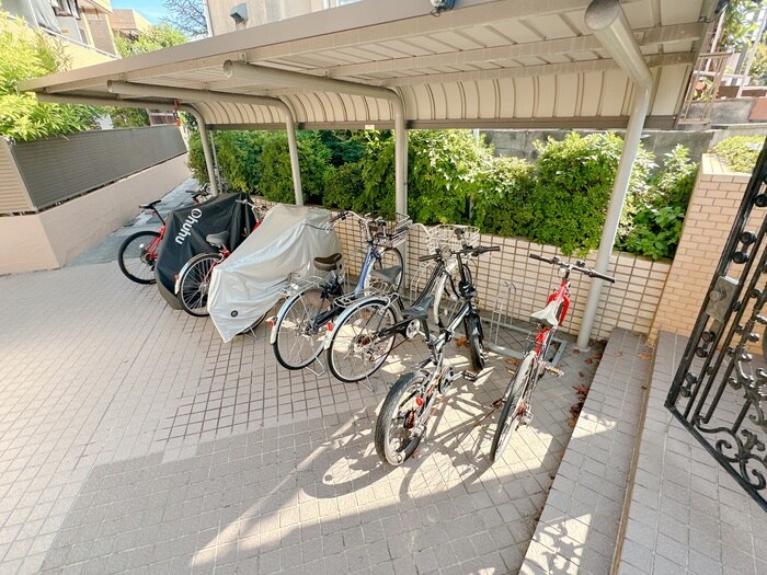 物件外観写真4　(駐輪場)