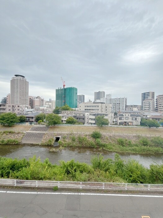 物件内観写真18　(室内からの展望)