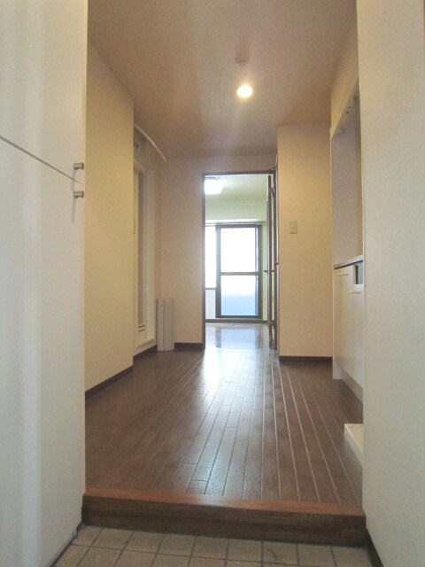 物件内観写真10　(玄関)