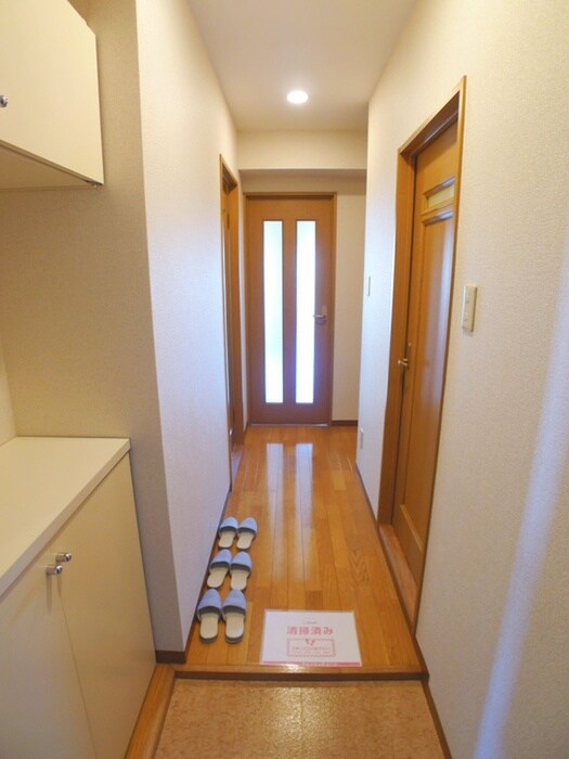 物件内観写真7　(玄関)