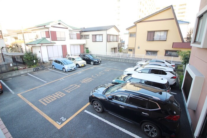 物件外観写真3　(駐車場)