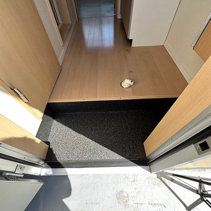 物件内観写真16　(玄関)