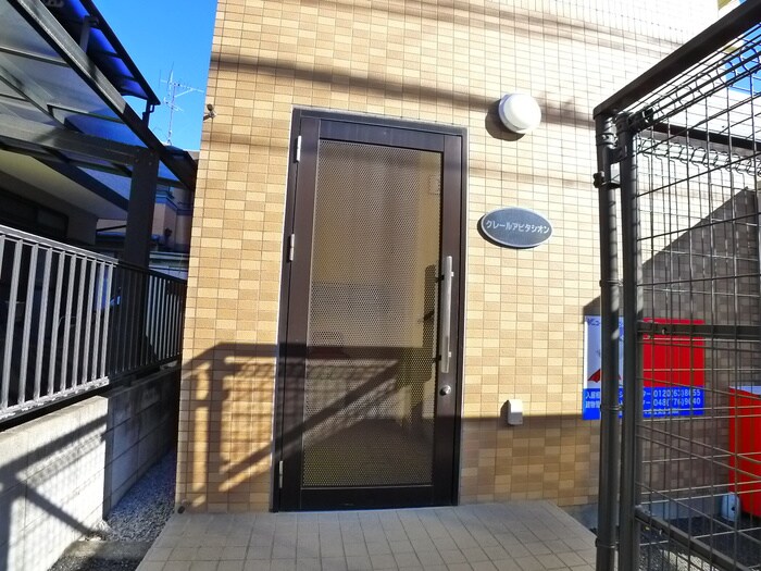 物件外観写真2　(エントランス部分)