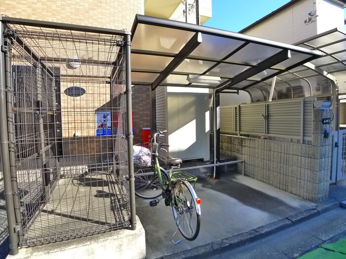 物件外観写真3　(駐輪場)