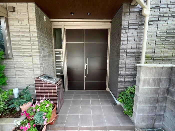 物件外観写真3　(エントランス部分)