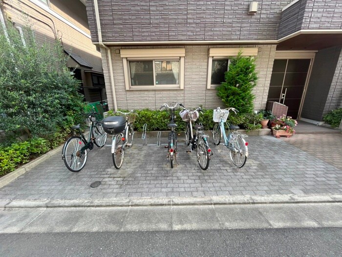 物件外観写真4　(駐輪場)