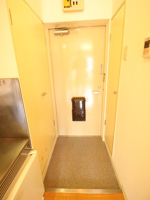 物件内観写真13　(玄関)