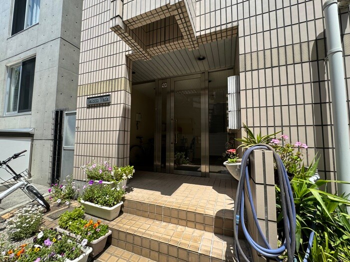 物件外観写真3　(エントランス部分)