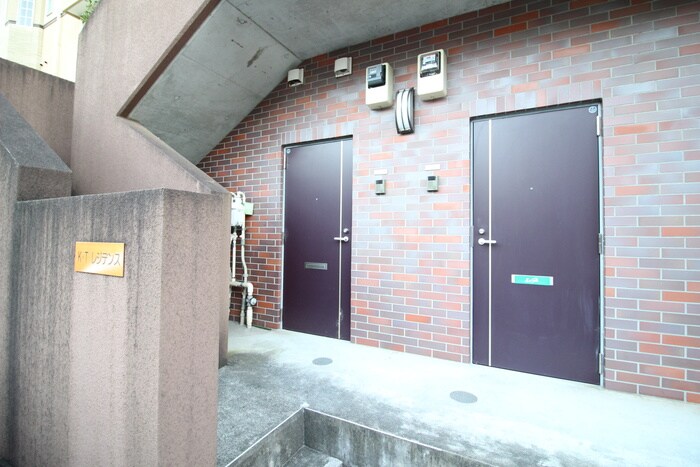 物件外観写真5　(エントランス部分)