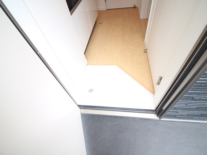 物件内観写真16　(玄関)