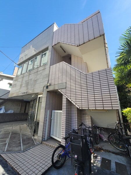 歯科医師会館外観写真