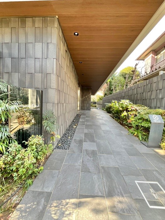 物件外観写真2　(エントランス部分)