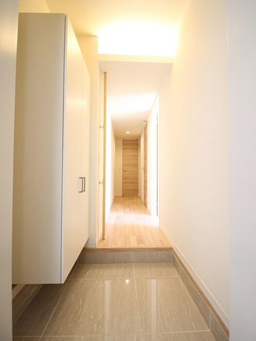 物件内観写真7　(玄関)