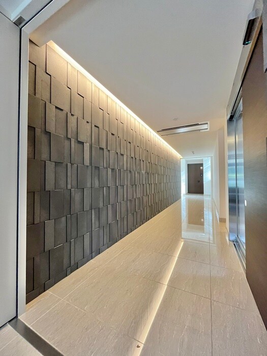 物件外観写真4　(エントランス部分)