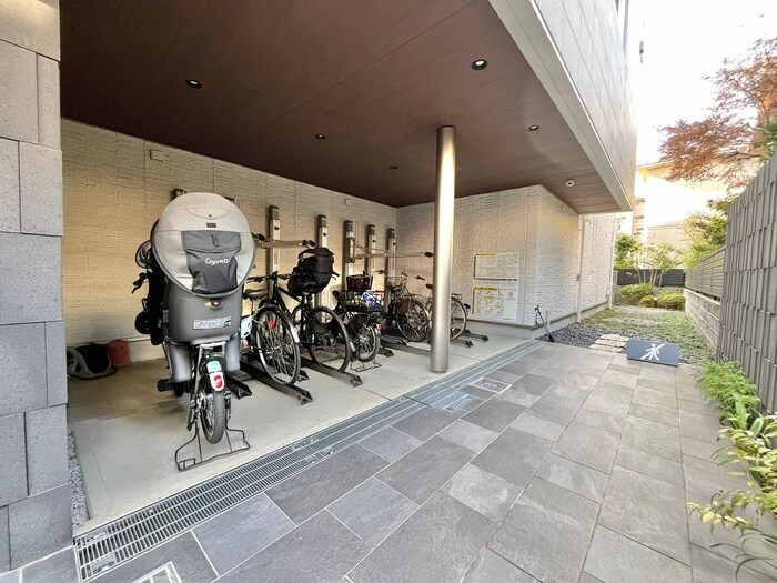 物件外観写真5　(駐輪場)