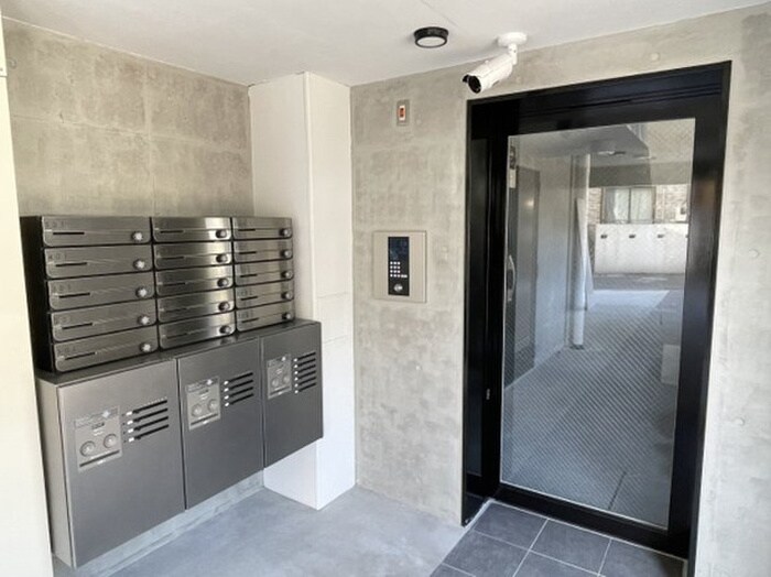 物件外観写真2　(エントランス部分)