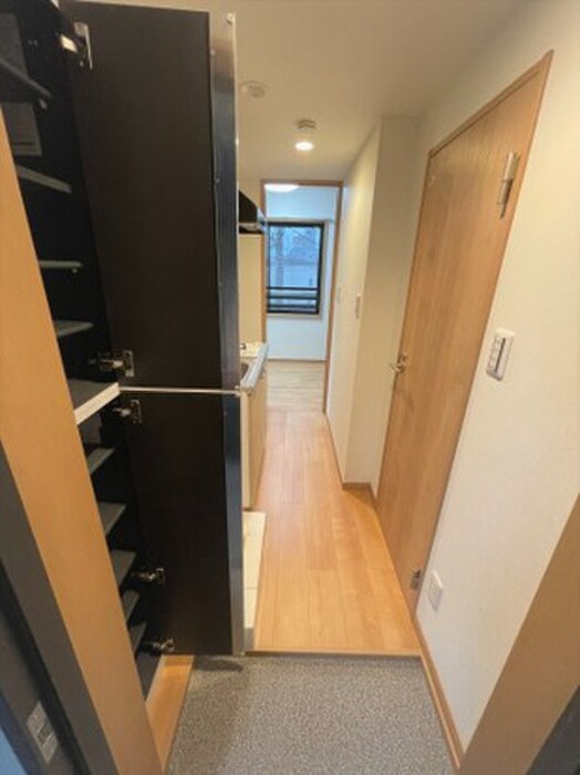 物件内観写真10　(玄関)