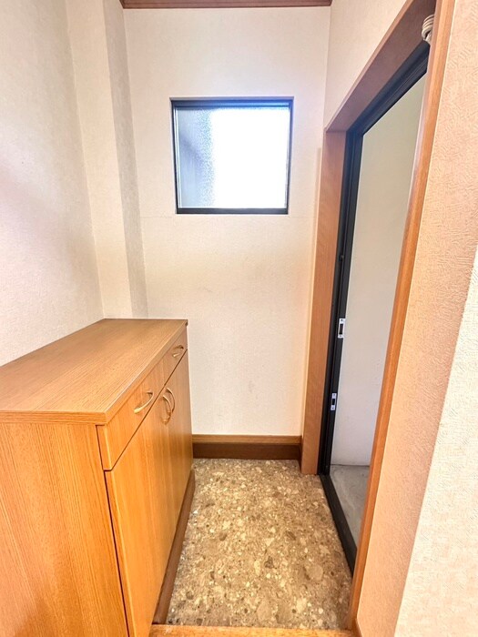 物件内観写真15　(玄関)