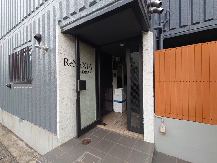 物件外観写真4　(エントランス部分)