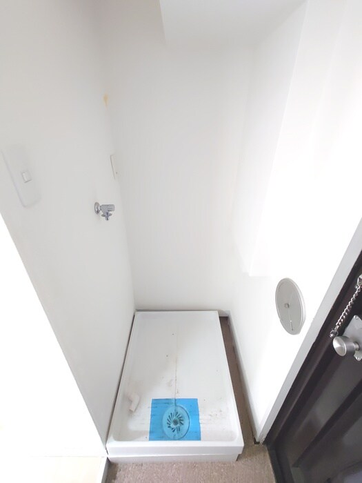 物件内観写真14　(洗濯機置場)