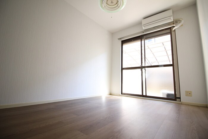 物件内観写真4　(居室)