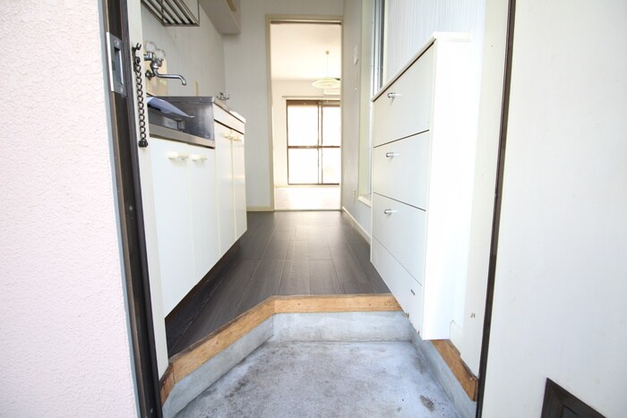 物件内観写真11　(玄関)