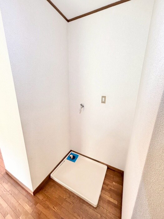 物件内観写真12　(洗濯機置場)