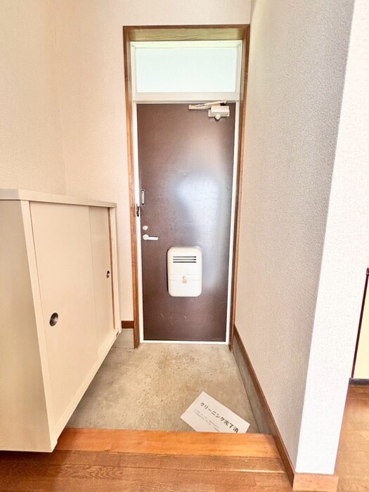 物件内観写真16　(玄関)