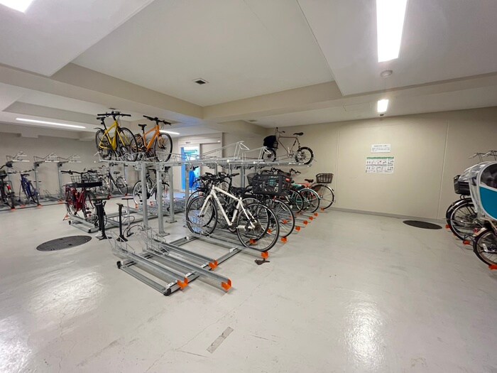 物件外観写真5　(駐輪場)