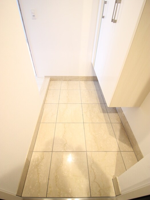 物件内観写真12　(玄関)