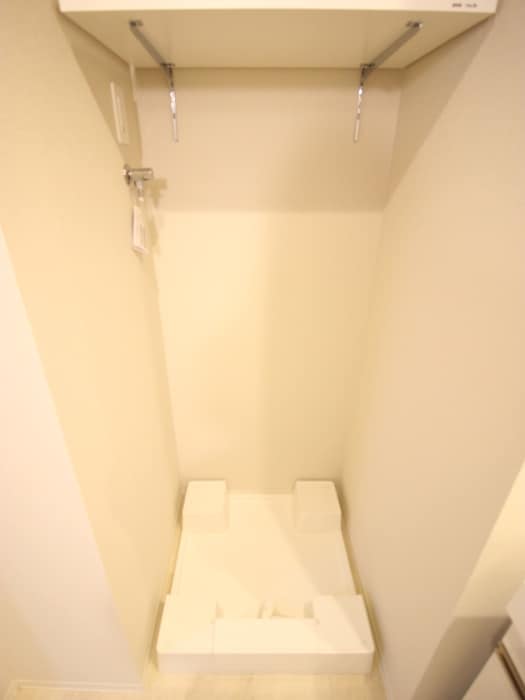 物件内観写真14　(洗濯機置場)