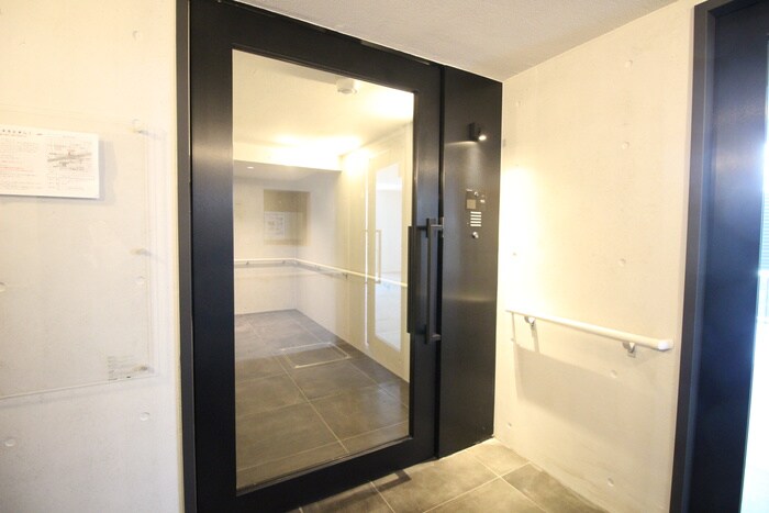 物件外観写真3　(エントランス部分)