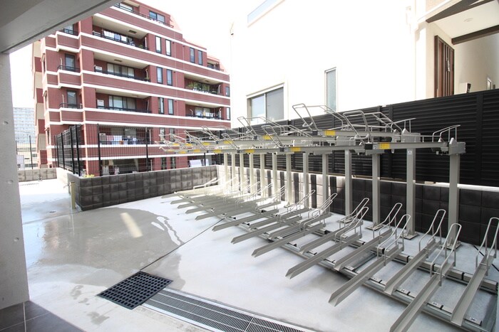 物件外観写真4　(駐輪場)