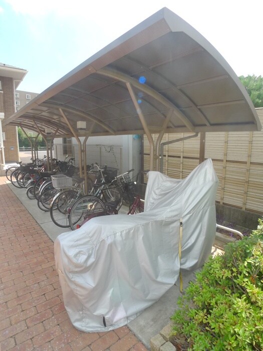 物件外観写真3　(駐輪場)