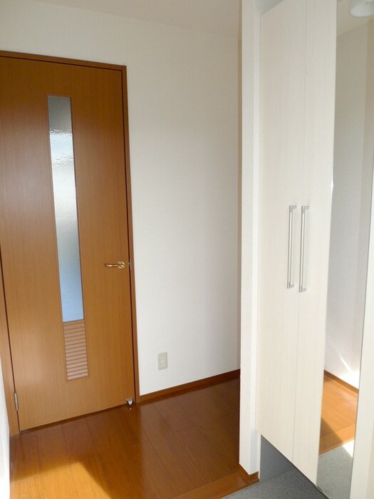 物件内観写真13　(玄関)
