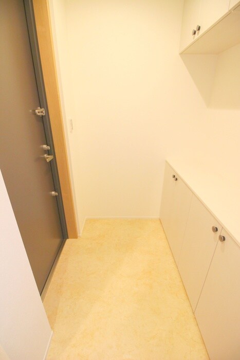 物件内観写真7　(玄関)