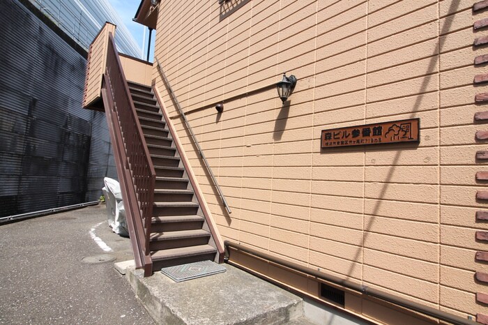 物件外観写真2　(エントランス部分)