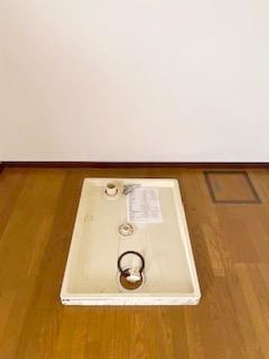 物件内観写真11　(洗濯機置場)