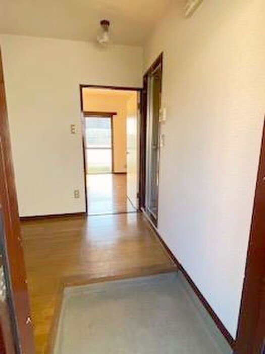 物件内観写真13　(玄関)