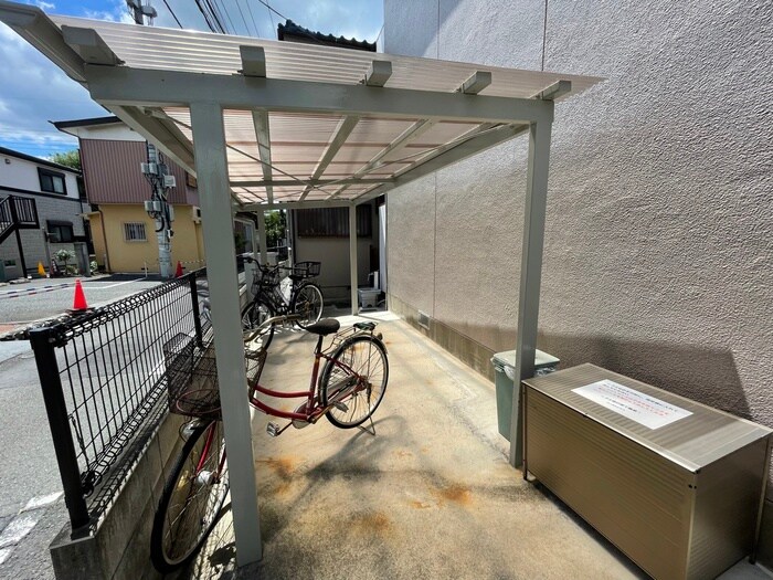 物件外観写真3　(駐輪場)