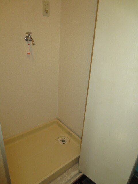 物件内観写真10　(洗濯機置場)