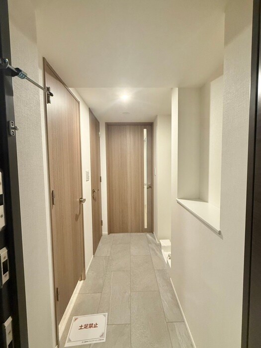 物件内観写真13　(玄関)