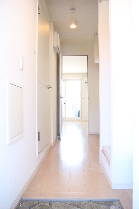 物件内観写真8　(玄関)